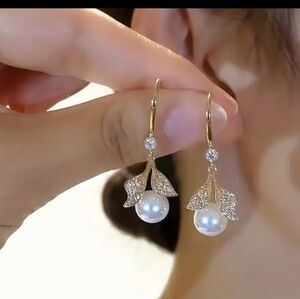 Light Luxury Faux Pearl With Leaf Design Earrings. NWT